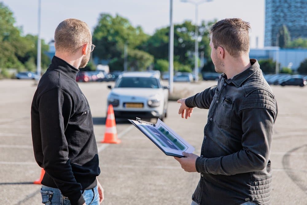 Wie du die perfekte Fahrschule findest - Tipps und Tricks für Fahranfänger